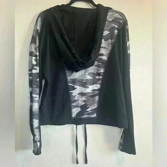 Marika Tek Activewear - Picture 3 of 3